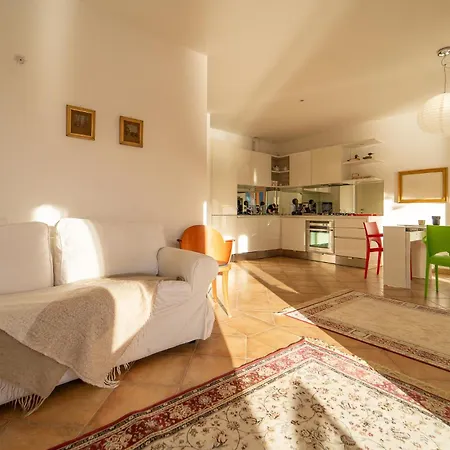 Splendida Casa Con Terrazza Vista E 2 Garage